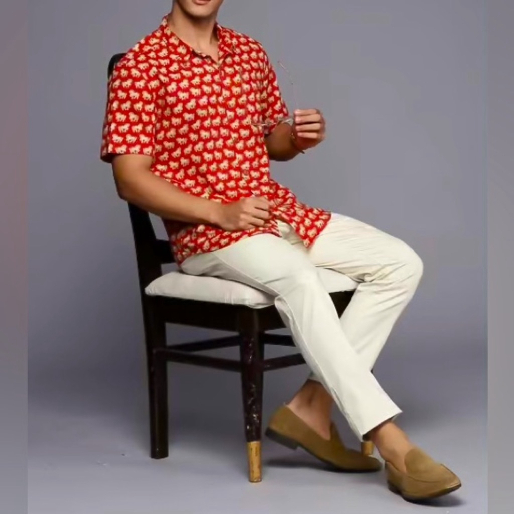 * Jim Thompson 100% Cotton Red Elephant Print Short Sleeve Button Up Shirt US S